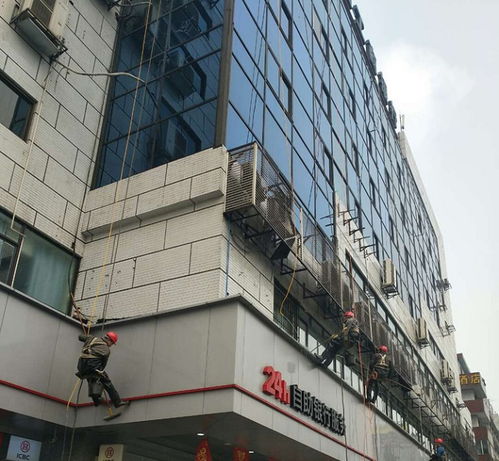 外墻清洗公司 潔萬(wàn)家高空服務(wù)公司助力南坪回龍灣煥新顏